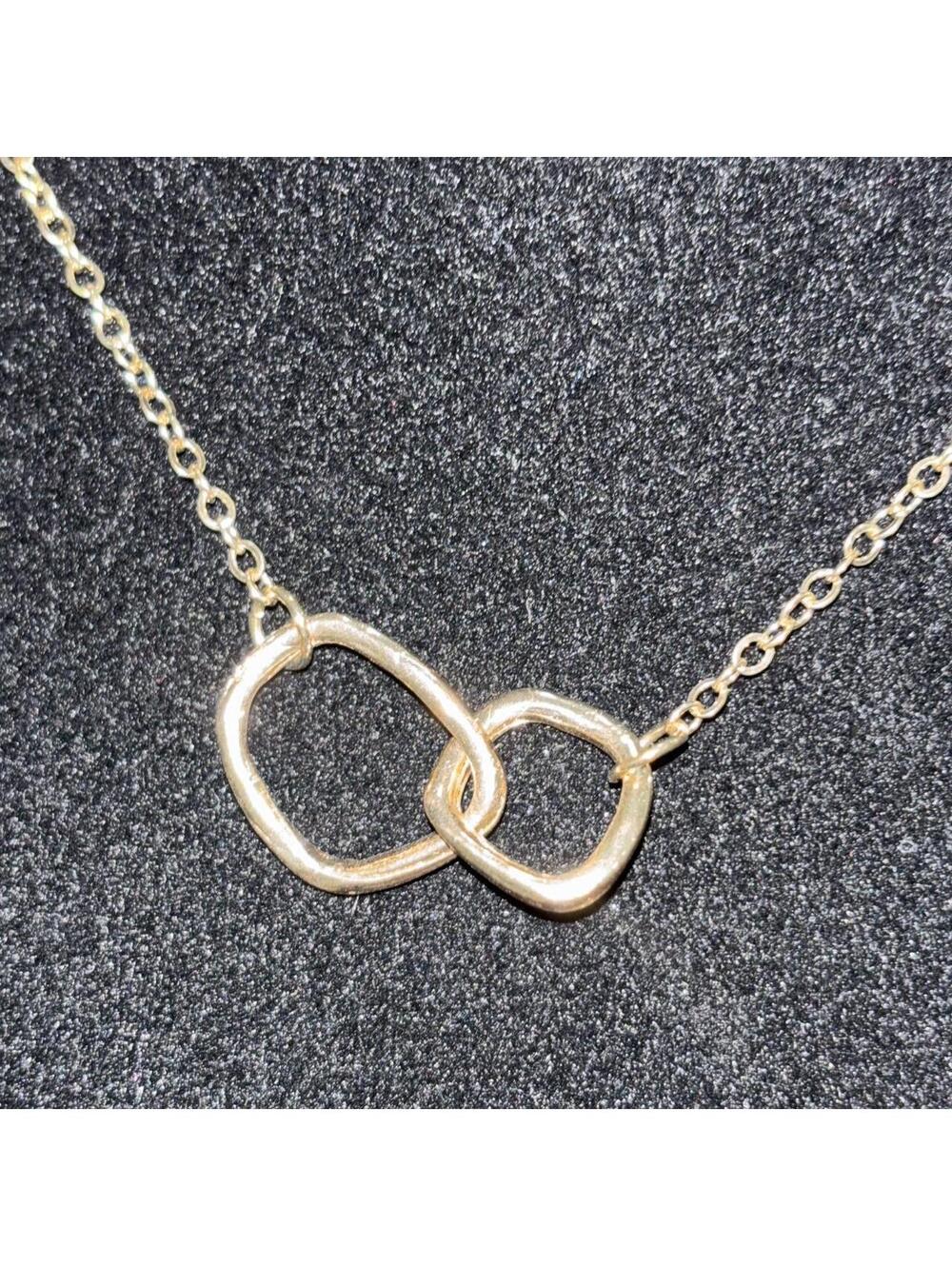 Delicate Gold Tone Interlocking Circle Necklace